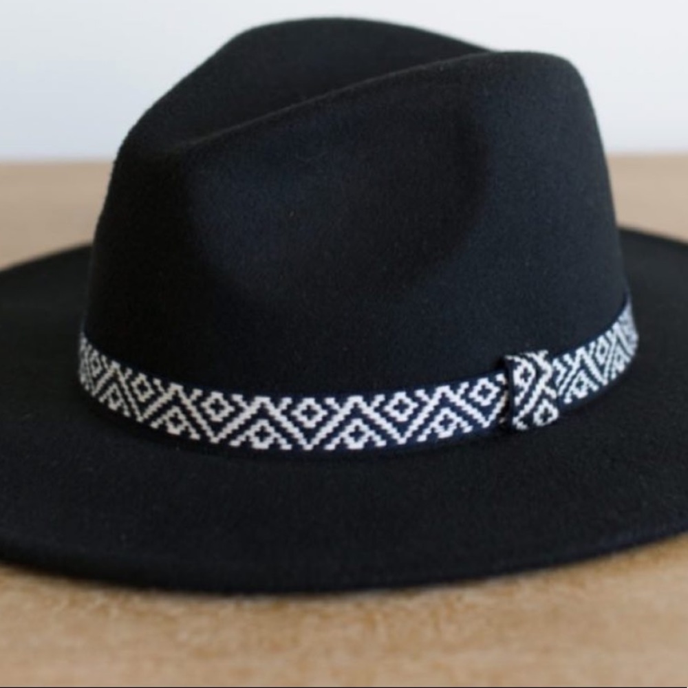 Black fedora with tribal trim - Picture 5 of 5